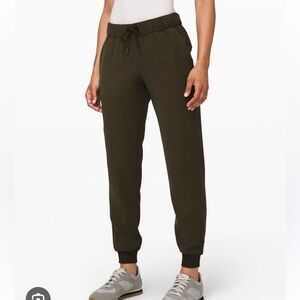Lululemon On the Fly Jogger Green